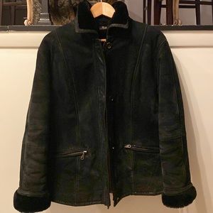 Women’s cozy sheepskin jacket.